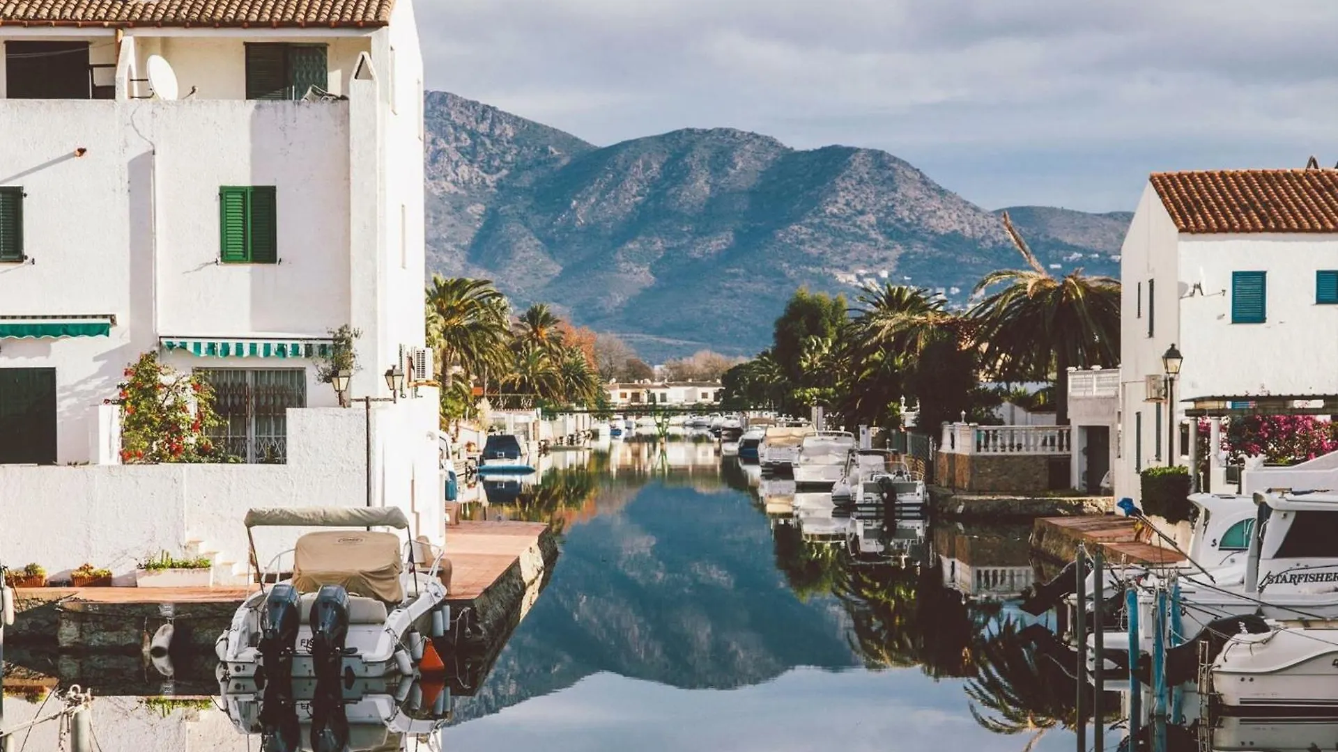 405-Casa Al Canal Con Amarre Empuriabrava